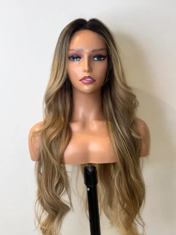 Die Honigperücke mit Leichtes Balayage – Bild 9